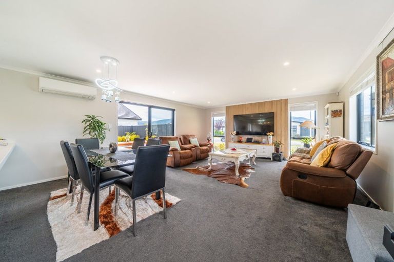 Photo of property in 3 Te Kaeaea Crescent, Wallaceville, Upper Hutt, 5018