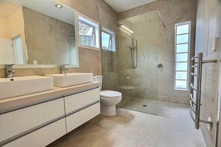 Photo of property in 115 Kent Terrace, Taradale, Napier, 4112