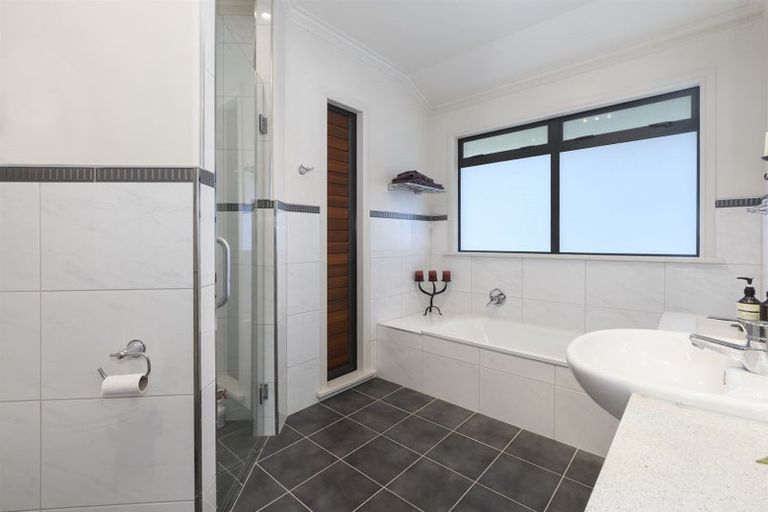 Photo of property in 17 Cooneys Drive, Matua, Tauranga, 3110