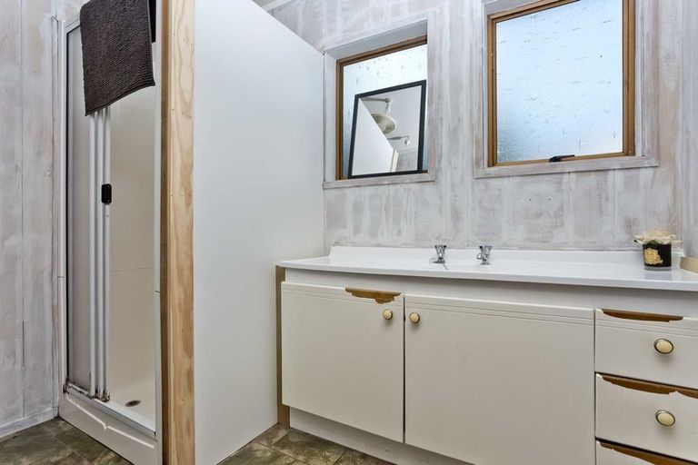 Photo of property in 81 Chivalry Road, Glenfield, Auckland, 0629