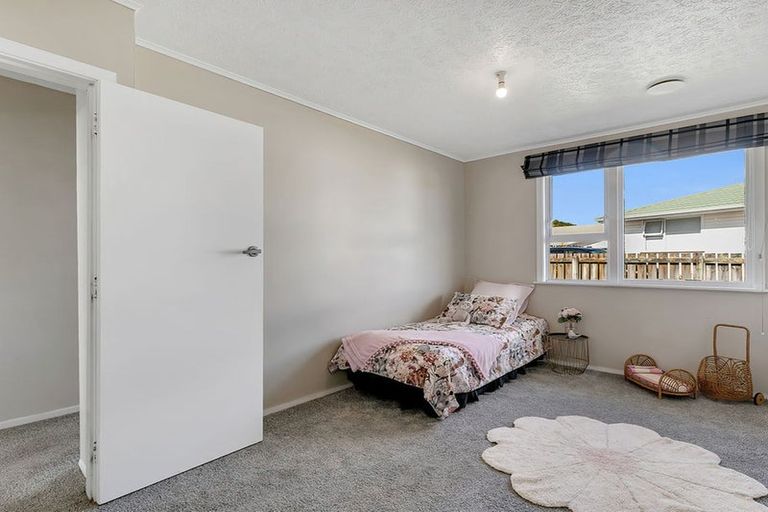 Photo of property in 94 Driver Crescent, Cannons Creek, Porirua, 5024