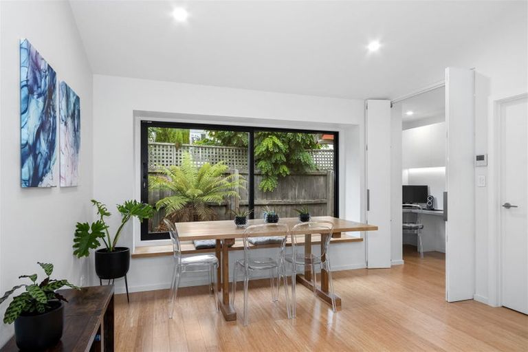 Photo of property in 242 Memorial Avenue, Burnside, Christchurch, 8053