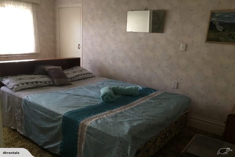 Photo of property in 70 Derwent Street, Island Bay, Wellington, 6023