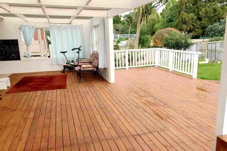 Photo of property in 70 Tiroroa Avenue, Te Atatu South, Auckland, 0610