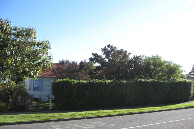 Photo of property in 2 Cole Street, Naenae, Lower Hutt, 5011
