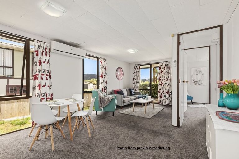 Photo of property in 2 Mcmanaway Grove, Stokes Valley, Lower Hutt, 5019