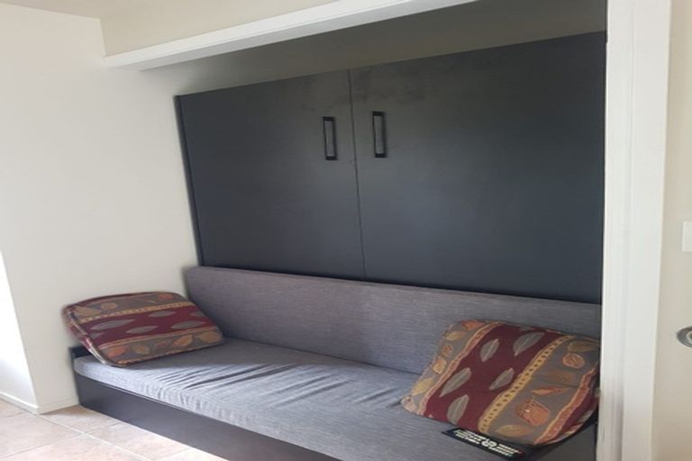 Photo of property in 46 Farquhar Road, Glendene, Auckland, 0602