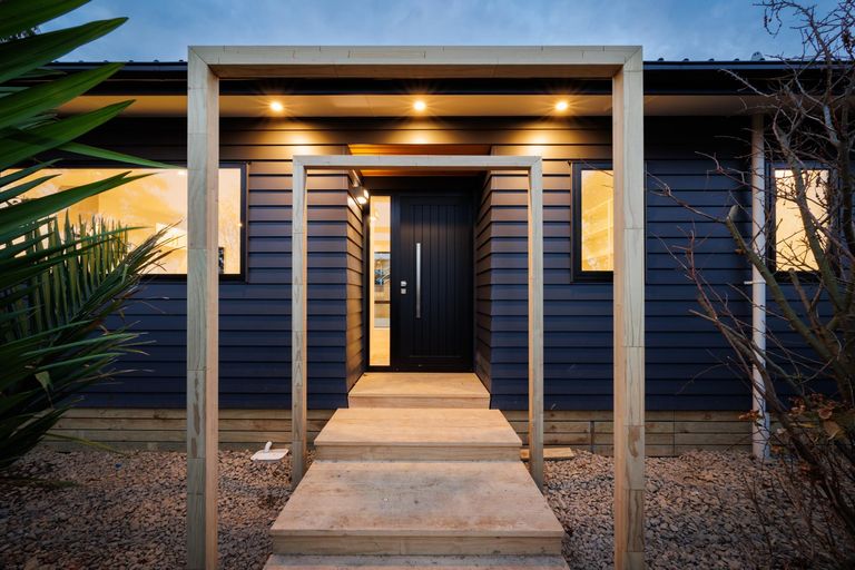 Photo of property in 33 Botanical Road, Takaro, Palmerston North, 4412