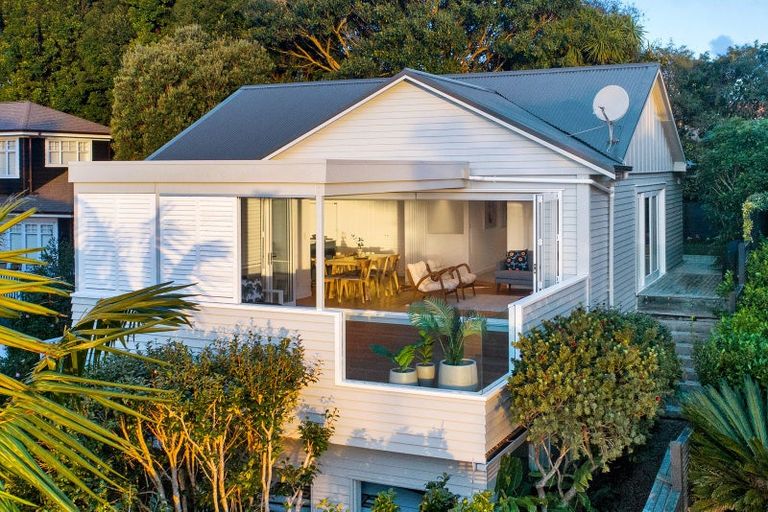 Photo of property in 68 St Michaels Avenue, Point Chevalier, Auckland, 1022