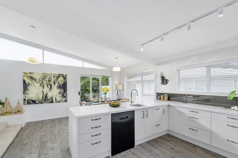 Photo of property in 29 Marsh Avenue, Forrest Hill, Auckland, 0620