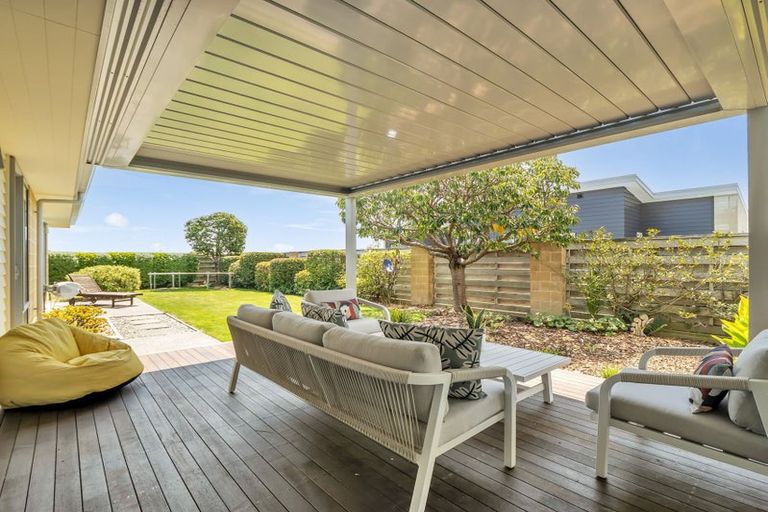 Photo of property in 18 Ravensdale Rise, Westmorland, Christchurch, 8025