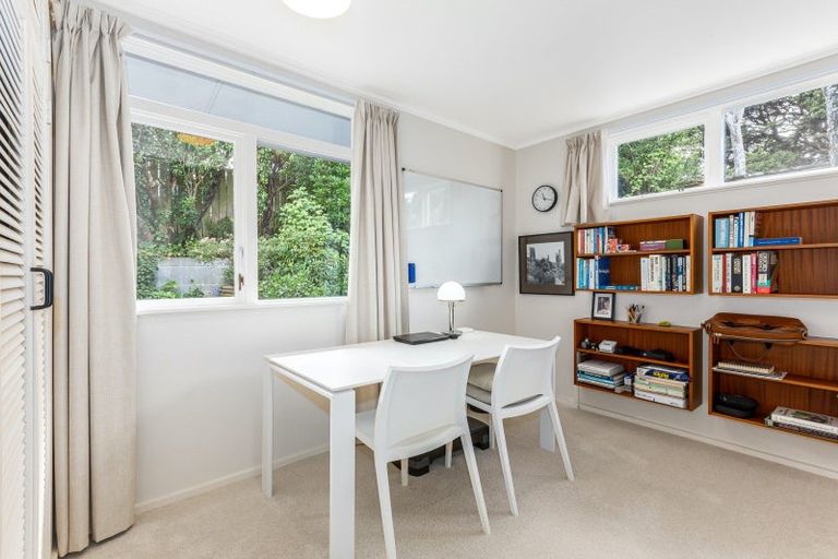 Photo of property in 5 Christina Grove, Normandale, Lower Hutt, 5010