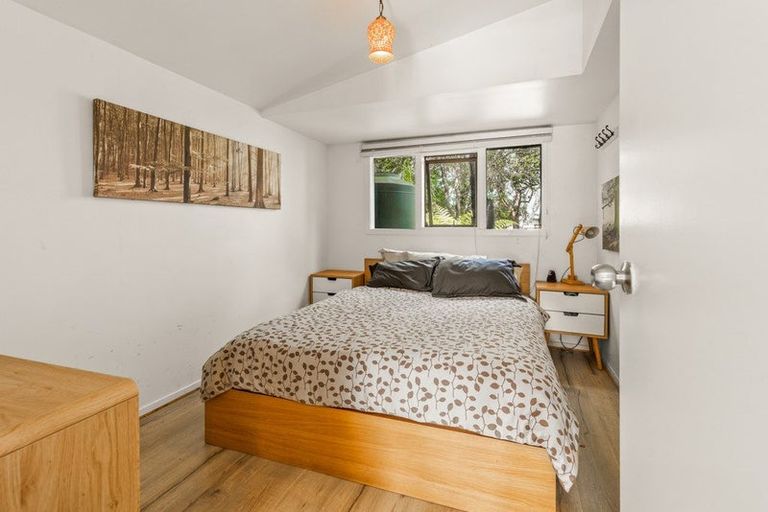 Photo of property in 32 Ferry Parade, Herald Island, Auckland, 0618