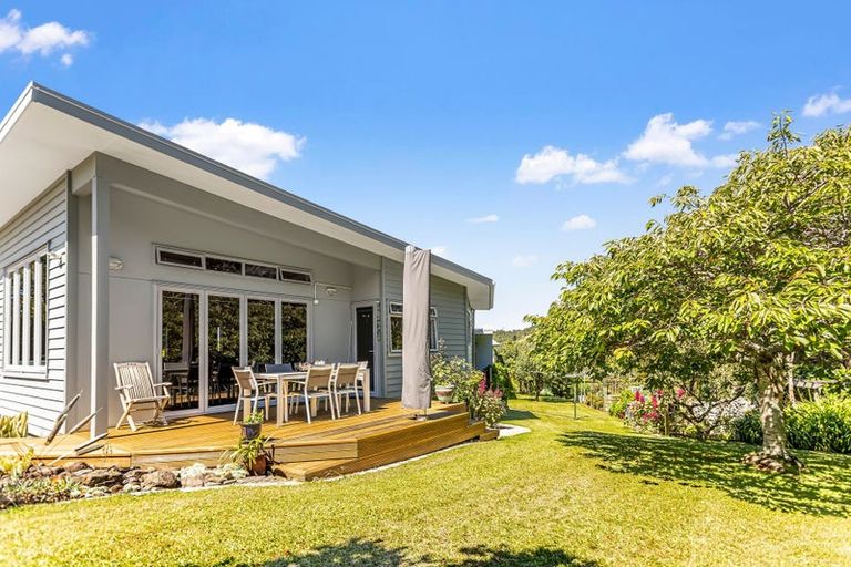 Photo of property in 93 Tarapatiki Drive, Whitianga, 3510