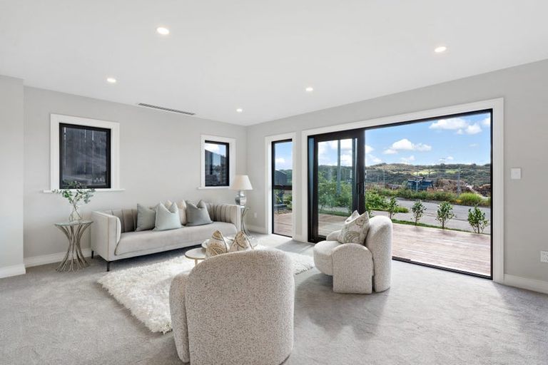Photo of property in 9 Halcyon Bay Lane, Wainui, 0992