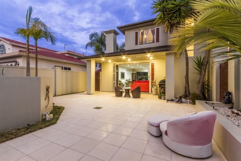 Photo of property in 11 Mistral Place, West Harbour, Auckland, 0618