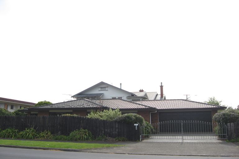 Photo of property in 1 Edinburgh Street, Pukekohe, 2120
