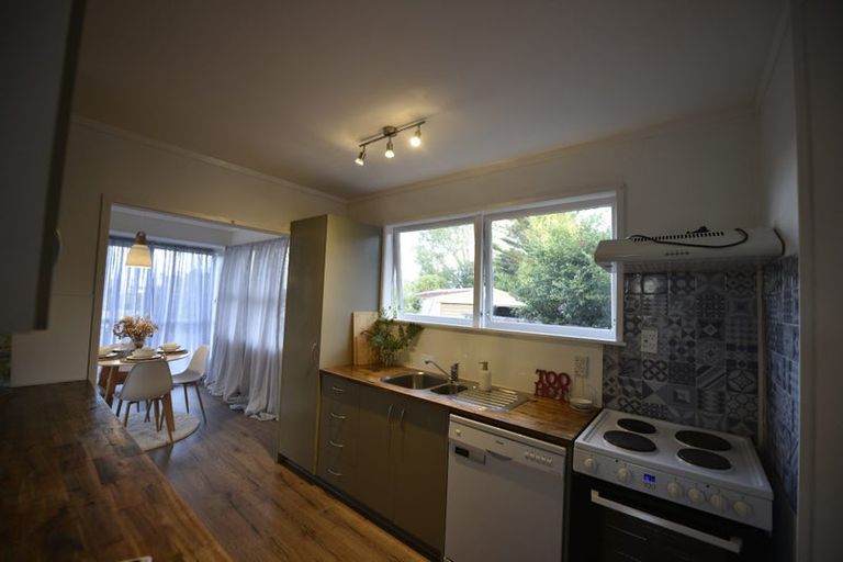 Photo of property in 38 Sunvue Road, Glen Eden, Auckland, 0602
