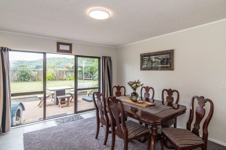 Photo of property in 4 Chilton Drive, Paraparaumu, 5032