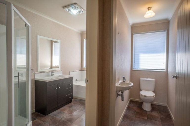 Photo of property in 11 Geneva Terrace, Kelvin Grove, Palmerston North, 4414