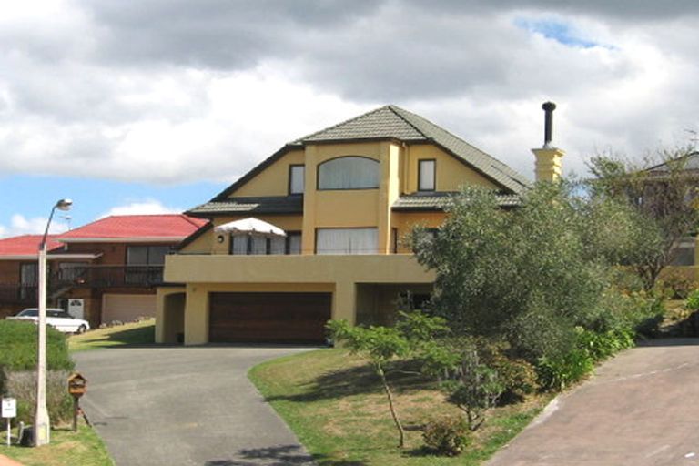 Photo of property in 5 Farr Road, West Harbour, Auckland, 0618