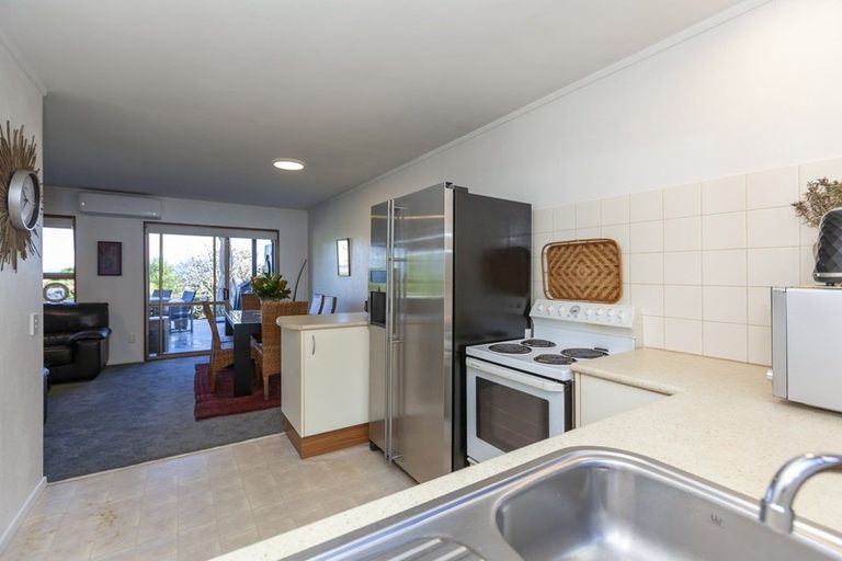 Photo of property in 30a Kakariki Grove, Waikanae, 5036