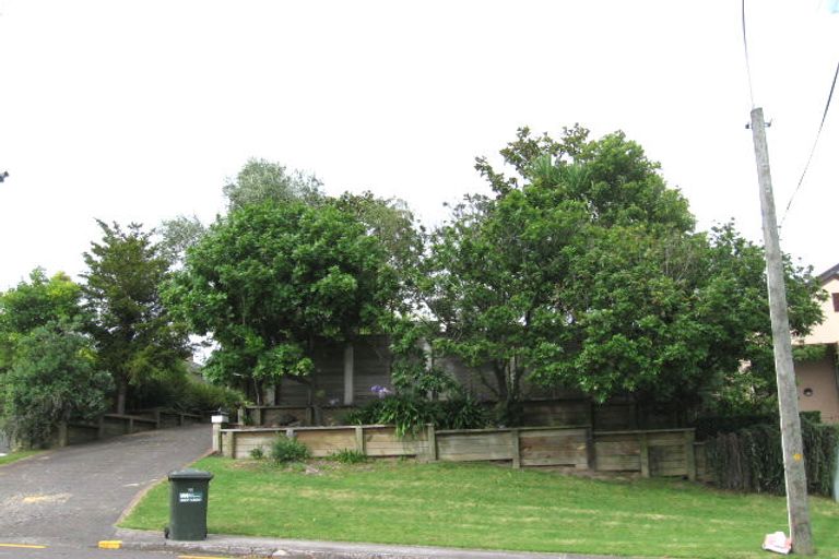 Photo of property in 21 Sylvan Avenue, Northcote, Auckland, 0627