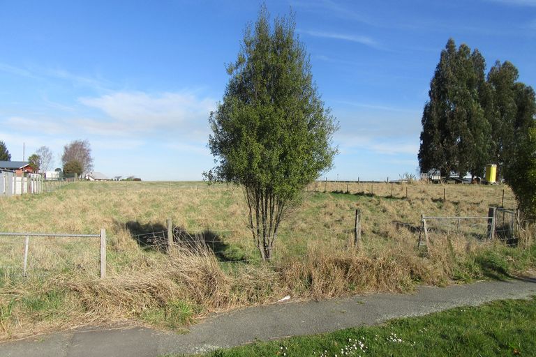 Photo of property in 69 Timaru Road, Waimate, 7924