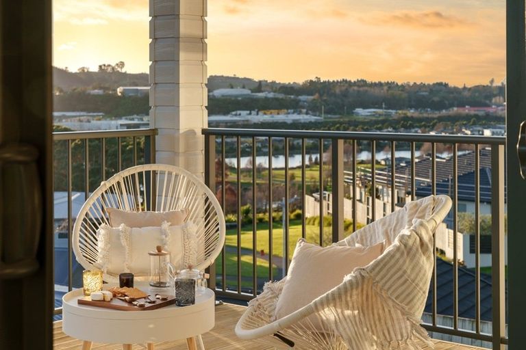 Photo of property in 25 Benmore Crescent, Pyes Pa, Tauranga, 3112