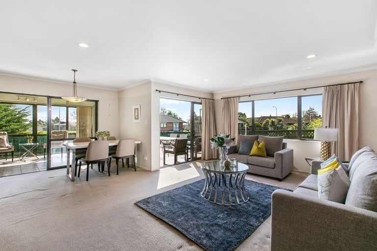 Photo of property in 15 Carisbrook Crescent, Papakura, 2110