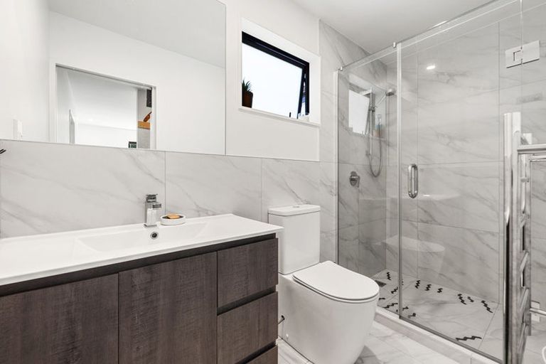 Photo of property in 8a Roys Road, Weymouth, Auckland, 2103