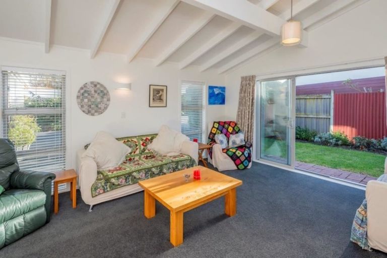 Photo of property in 11 Hastings Street, Waikanae Beach, Waikanae, 5036