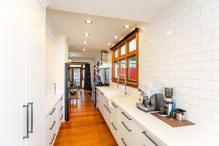 Photo of property in 76 Belt Road, New Plymouth, 4310