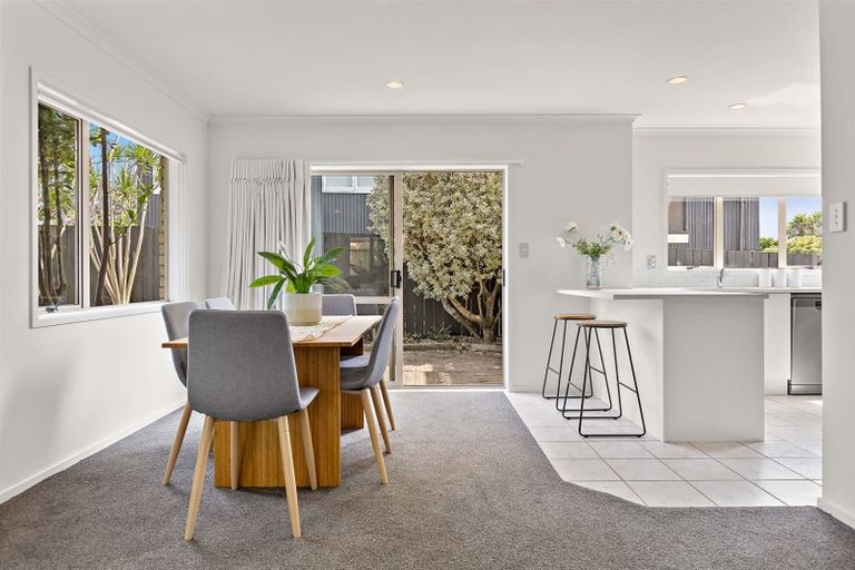 Photo of property in 2/13 Fratley Avenue, Farm Cove, Auckland, 2012