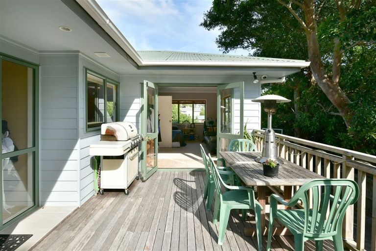 Photo of property in 33a Kia Ora Road, Beach Haven, Auckland, 0626