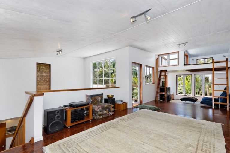 Photo of property in 17 Rayner Road, Piha, New Lynn, 0772
