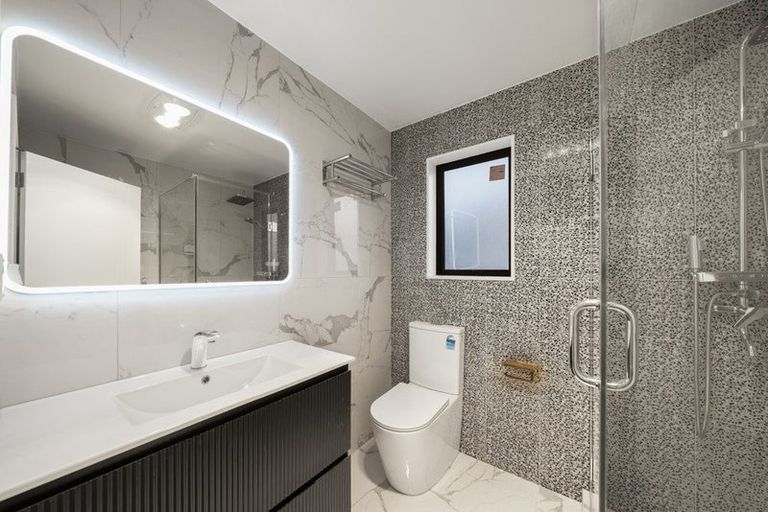 Photo of property in 38c Seymour Road, Sunnyvale, Auckland, 0612