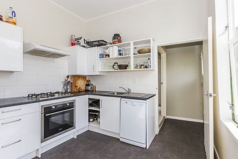 Photo of property in 24 Luxford Street, Berhampore, Wellington, 6023