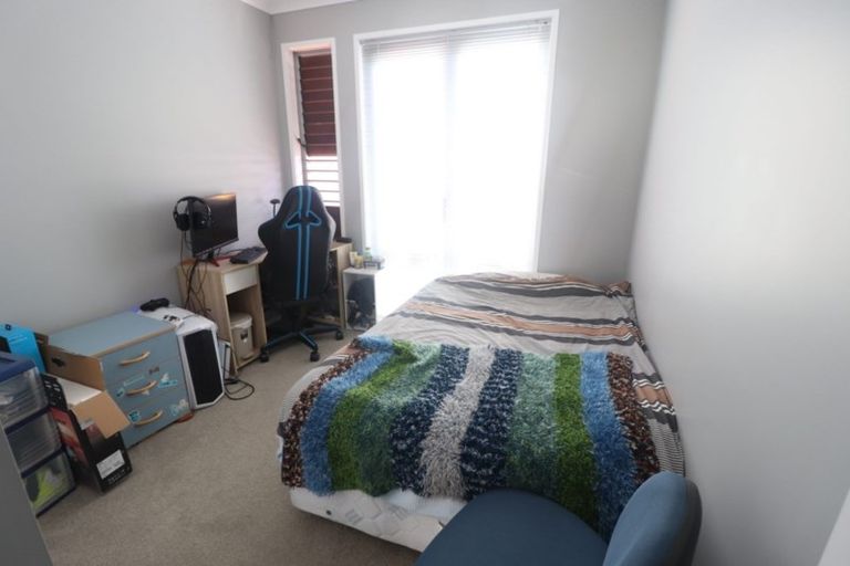 Photo of property in 7n Clearwater Cove, West Harbour, Auckland, 0618