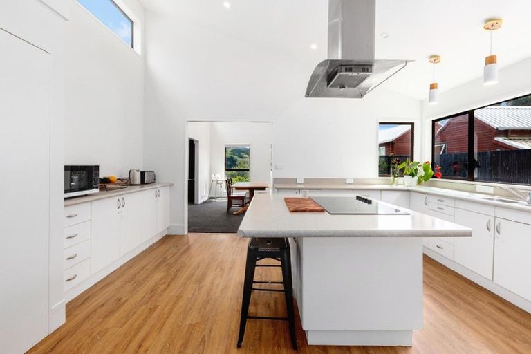 Photo of property in 3 Oak Avenue, Paremata, Porirua, 5024