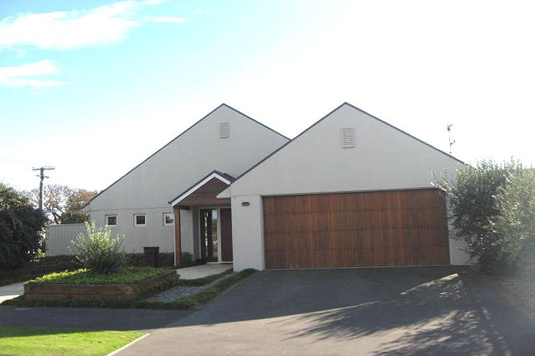 Photo of property in 72 Bryndwr Road, Bryndwr, Christchurch, 8052