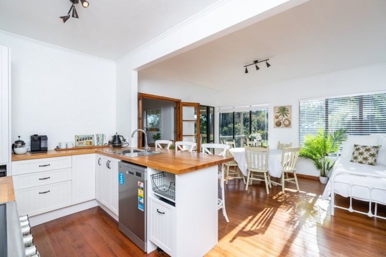 Photo of property in 13 Regent Street, Whakapirau, Maungaturoto, 0583