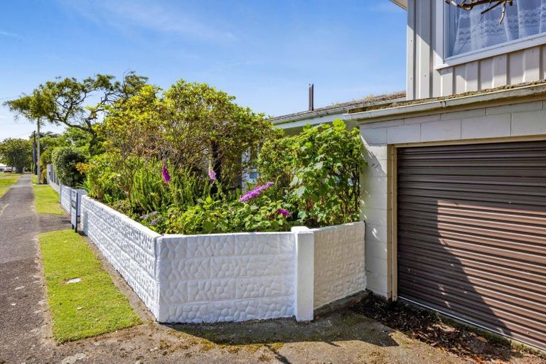 Photo of property in 2a Clifford Street, Hawera, 4610