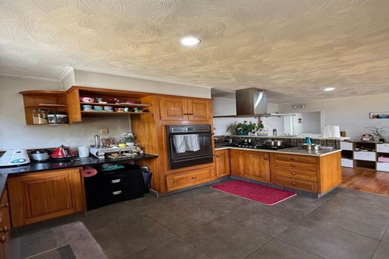 Photo of property in 205 Titirangi Road, Titirangi, Auckland, 0604