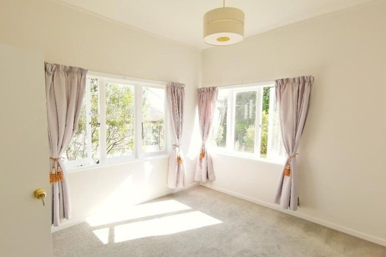 Photo of property in 1 Gilliam Street, New Lynn, Auckland, 0600