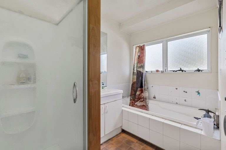 Photo of property in 104a Collingwood Road, Waiuku, 2123