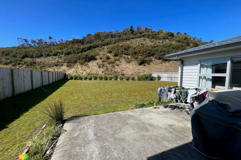 Photo of property in 17 Barry Groucott Grove, Wainuiomata, Lower Hutt, 5014