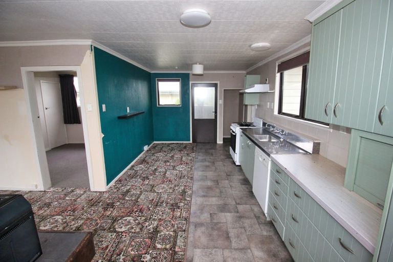 Photo of property in 26 Tokanui-haldane Road, Tokanui, 9884