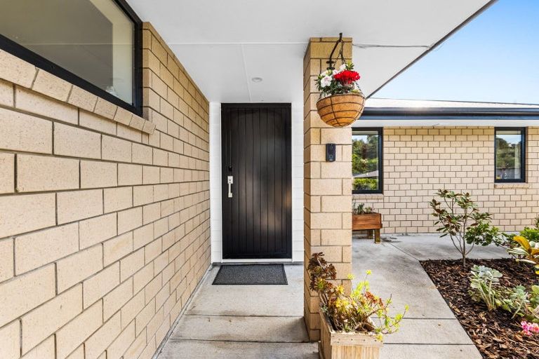 Photo of property in 11 Frederick Place, Whalers Gate, New Plymouth, 4310