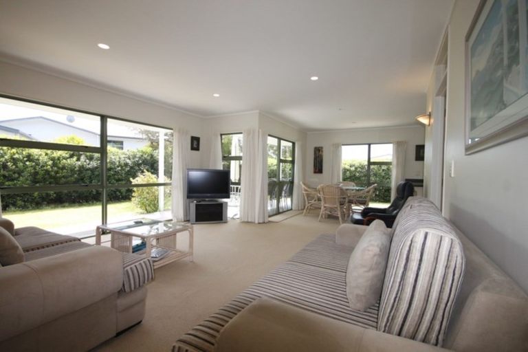 Photo of property in 16 Coronation Row, Pauanui, Hikuai, 3579